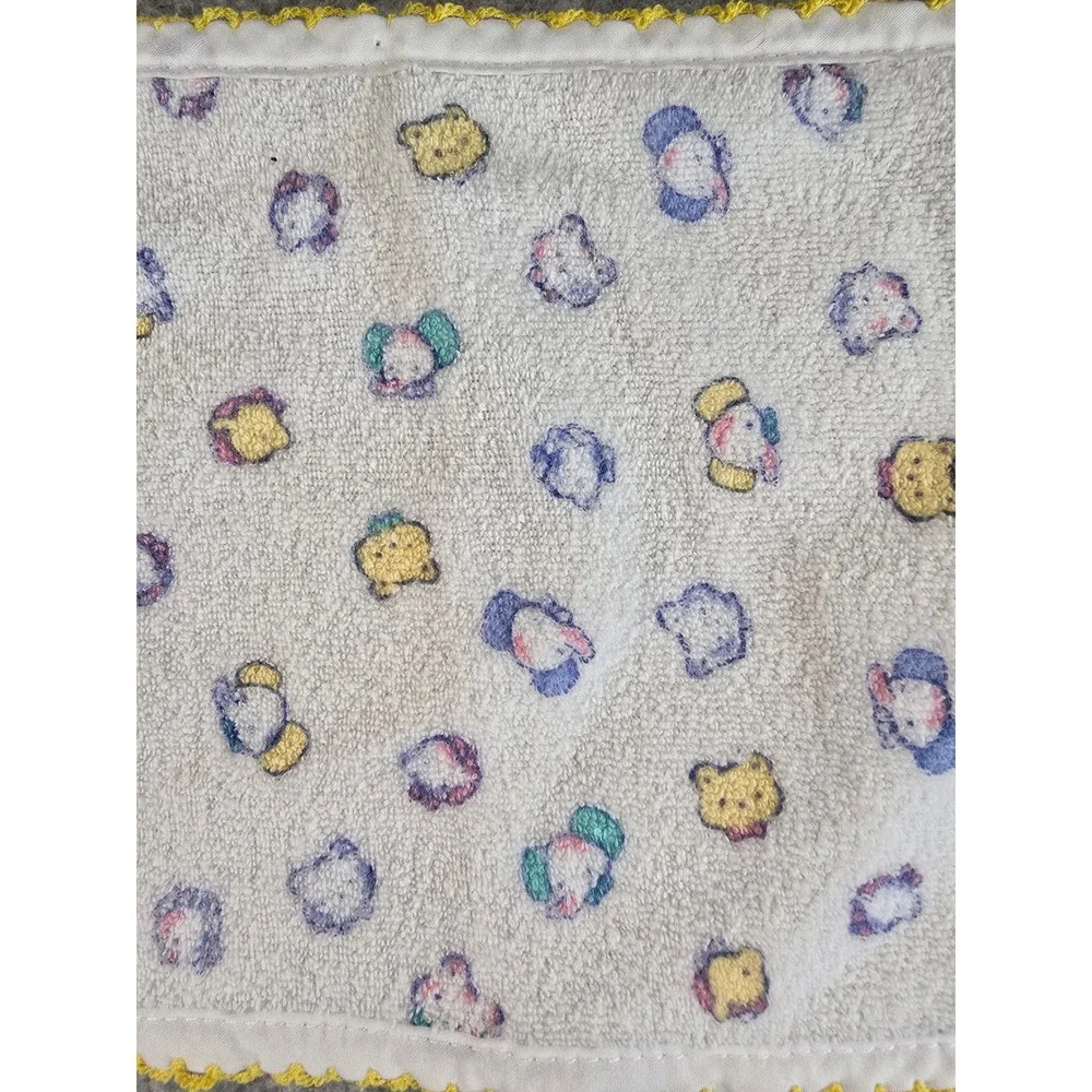 Vintage Gerber Baby Bib and Burp Cloth Set White Yellow Giraffe Embroidery 90s